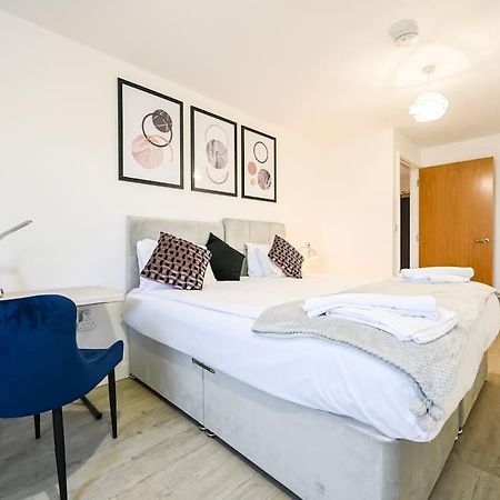 Stylish & Spacious Salford Quays One Bedroom High Floor Apartment With Balcony Manchester Eksteriør billede
