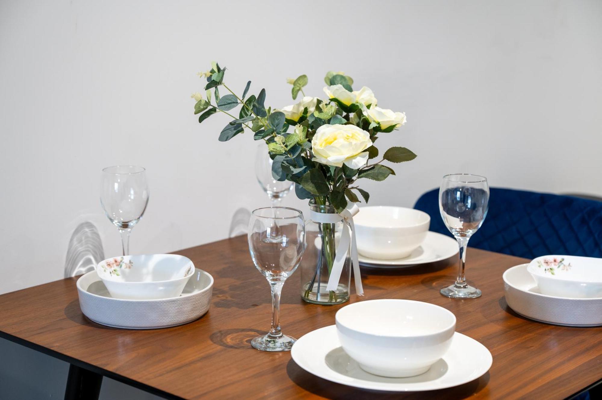 Stylish & Spacious Salford Quays One Bedroom High Floor Apartment With Balcony Manchester Eksteriør billede