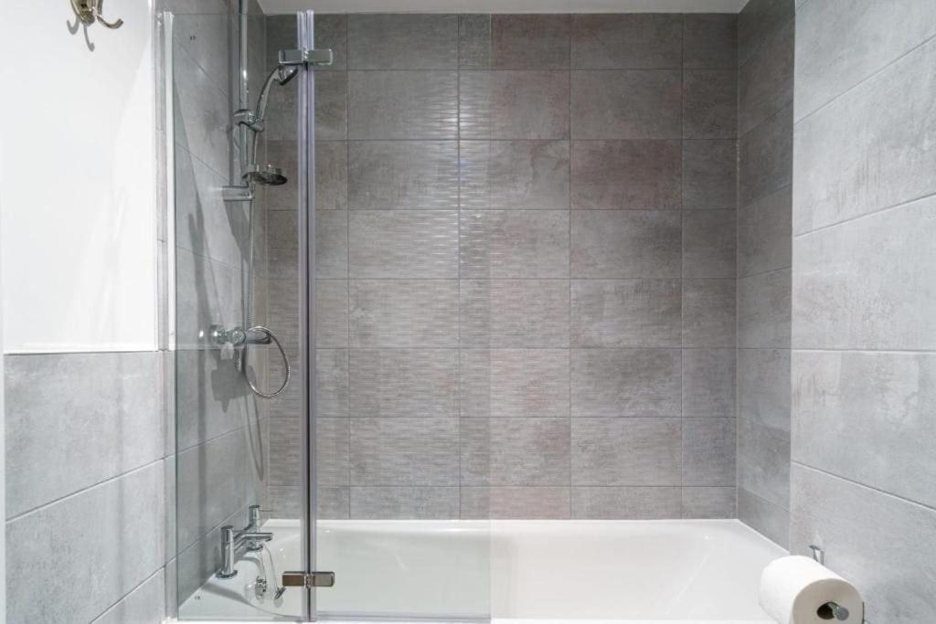Stylish & Spacious Salford Quays One Bedroom High Floor Apartment With Balcony Manchester Eksteriør billede