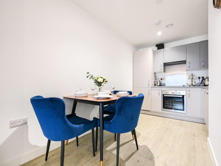 Stylish & Spacious Salford Quays One Bedroom High Floor Apartment With Balcony Manchester Eksteriør billede