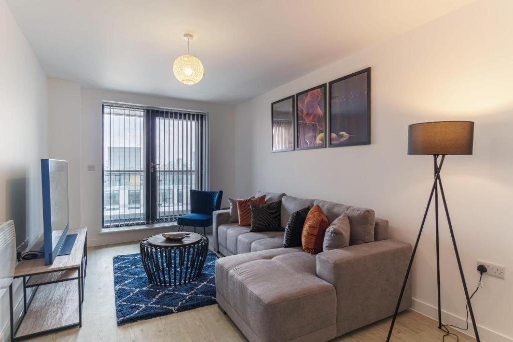Stylish & Spacious Salford Quays One Bedroom High Floor Apartment With Balcony Manchester Eksteriør billede